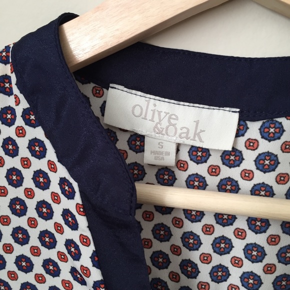 Olive and Oak sleeveless blouse - Picture 2 of 5